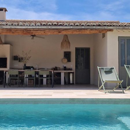 Appartement Dans Un Mas Provencal Renove Saint-Hilaire-d'Ozilhan Экстерьер фото