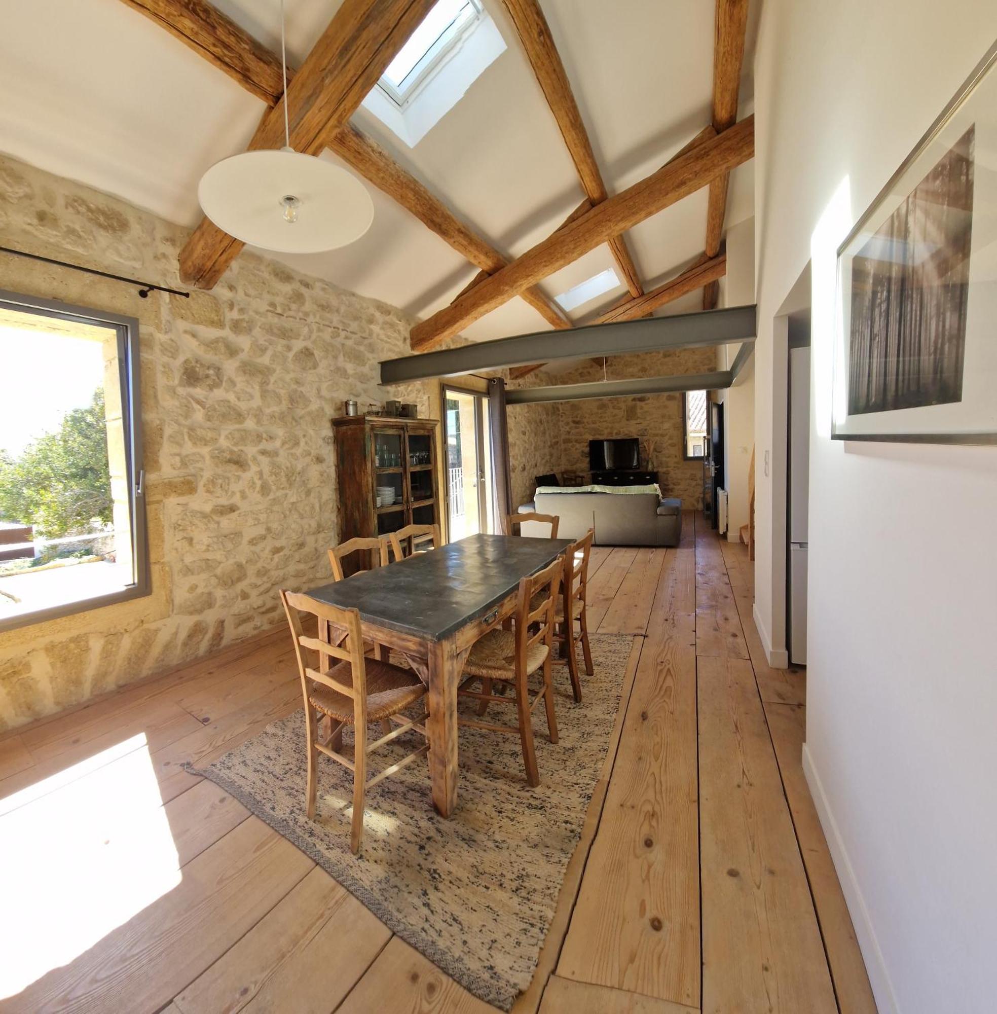 Appartement Dans Un Mas Provencal Renove Saint-Hilaire-d'Ozilhan Экстерьер фото