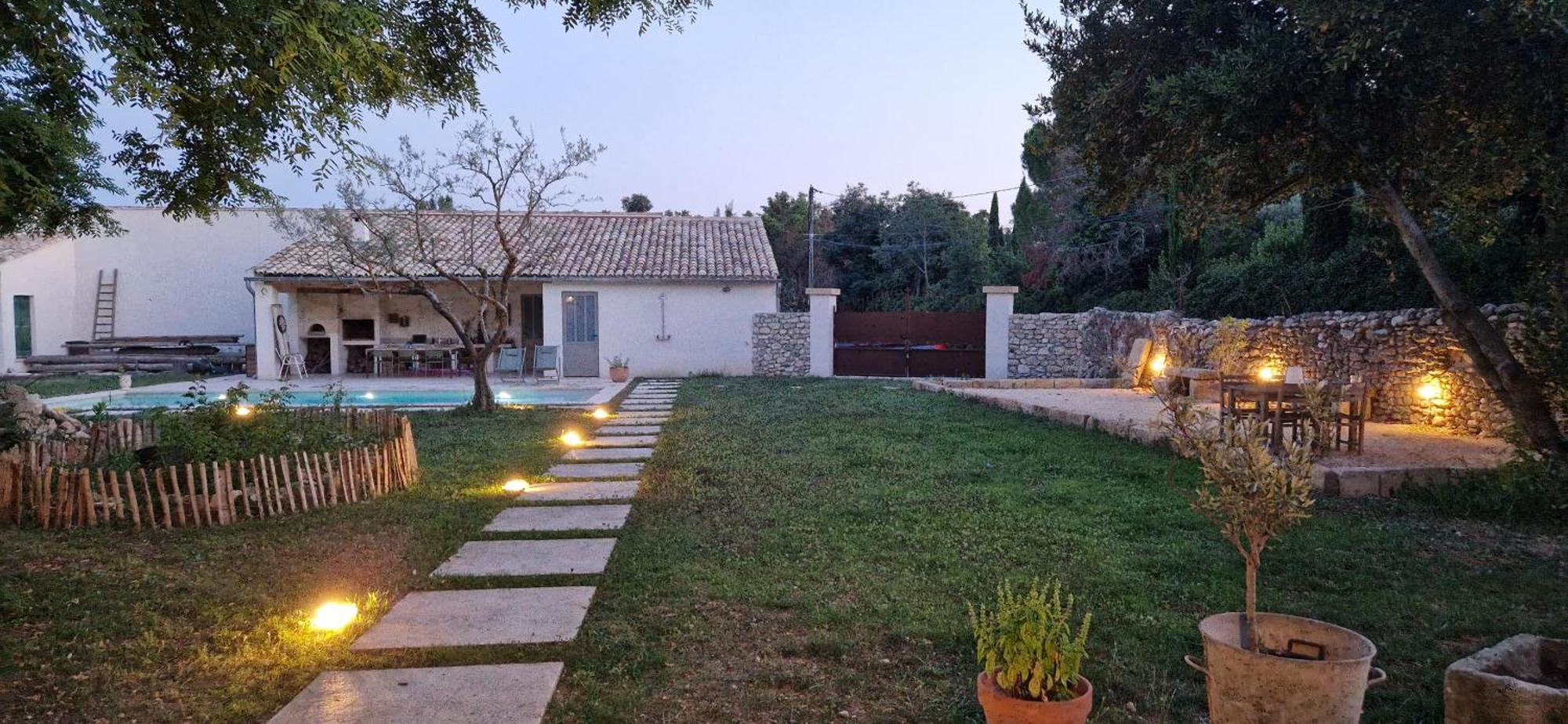 Appartement Dans Un Mas Provencal Renove Saint-Hilaire-d'Ozilhan Экстерьер фото